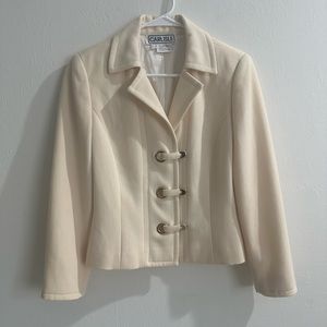 Gorgeous Carlisle Blazer Cream Marfil.